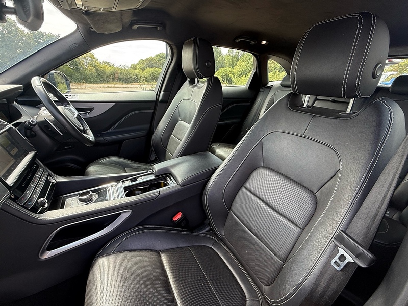 Jaguar F-PACE 2.0 P250i R-Sport SUV 5dr Petrol Auto AWD Euro 6 (s/s) (250 ps) - U10004392