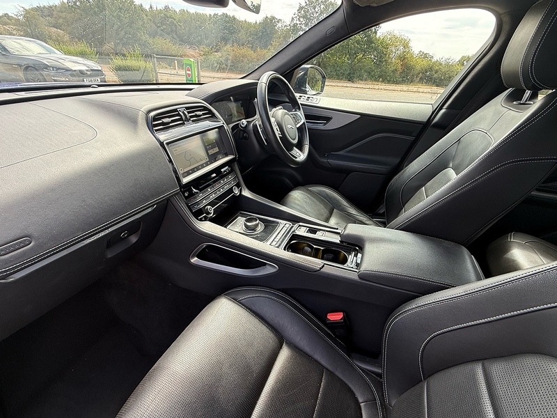 Jaguar F-PACE 2.0 P250i R-Sport SUV 5dr Petrol Auto AWD Euro 6 (s/s) (250 ps) - U10004392