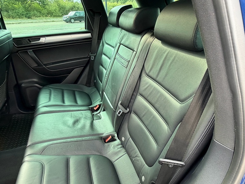 Volkswagen Touareg TDI V6 BlueMotion Tech R-Line SUV 3.0 Automatic Diesel - U10004400