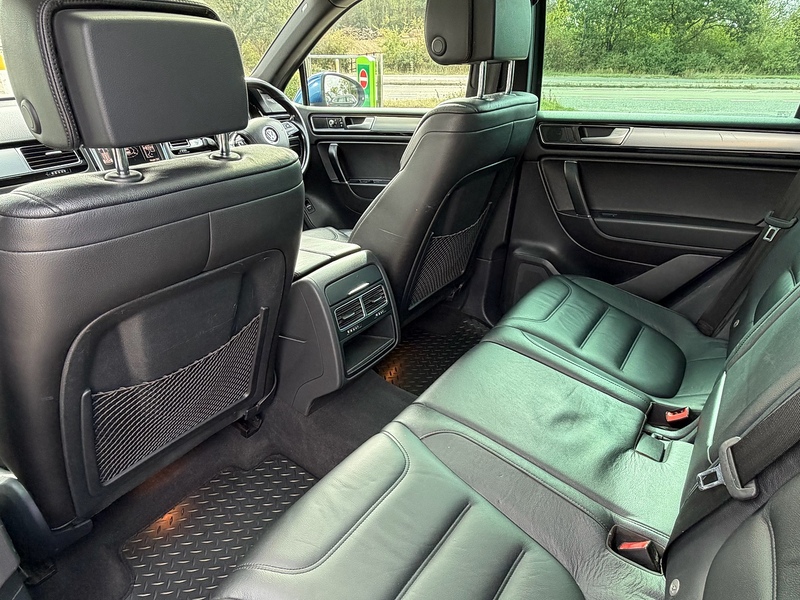 Volkswagen Touareg TDI V6 BlueMotion Tech R-Line SUV 3.0 Automatic Diesel - U10004400