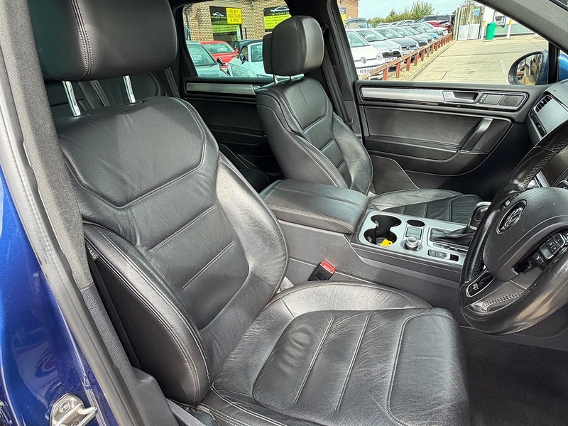 Volkswagen Touareg TDI V6 BlueMotion Tech R-Line SUV 3.0 Automatic Diesel - U10004400