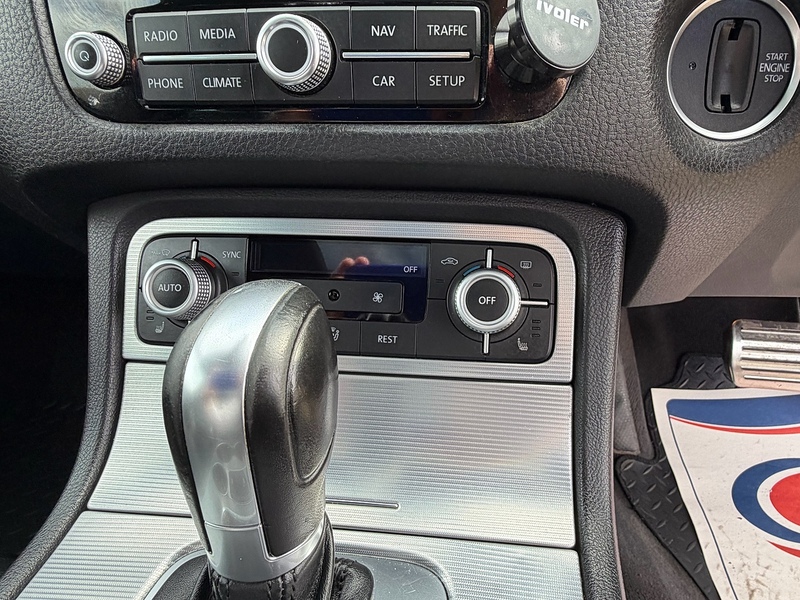 Volkswagen Touareg TDI V6 BlueMotion Tech R-Line SUV 3.0 Automatic Diesel - U10004400