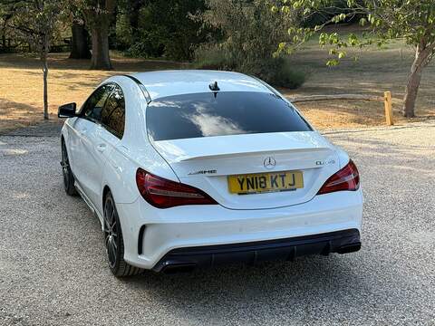 Mercedes-Benz CLA CLA45 AMG Saloon 2.0 Automatic Petrol - U10004403