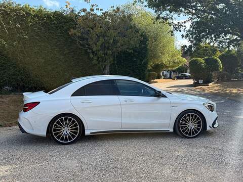 Mercedes-Benz CLA CLA45 AMG Saloon 2.0 Automatic Petrol - U10004403