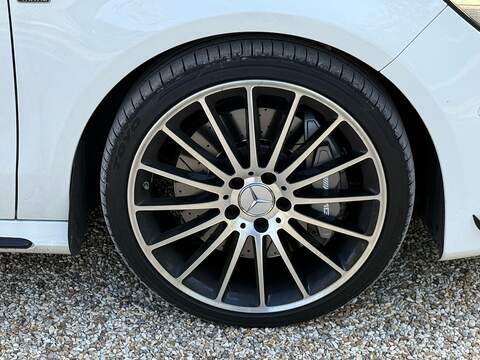 Mercedes-Benz CLA CLA45 AMG Saloon 2.0 Automatic Petrol - U10004403