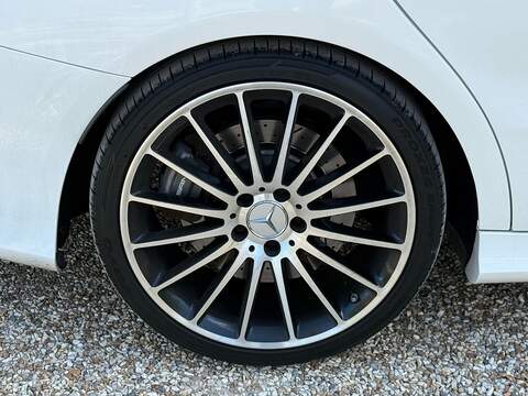 Mercedes-Benz CLA CLA45 AMG Saloon 2.0 Automatic Petrol - U10004403