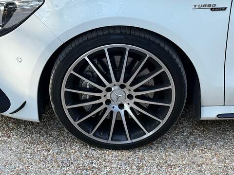Mercedes-Benz CLA CLA45 AMG Saloon 2.0 Automatic Petrol - U10004403
