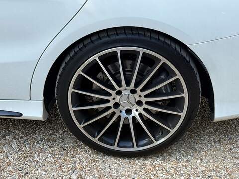 Mercedes-Benz CLA CLA45 AMG Saloon 2.0 Automatic Petrol - U10004403