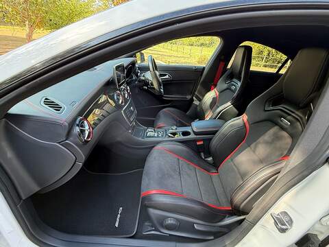 Mercedes-Benz CLA CLA45 AMG Saloon 2.0 Automatic Petrol - U10004403