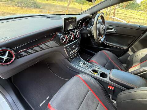 Mercedes-Benz CLA CLA45 AMG Saloon 2.0 Automatic Petrol - U10004403