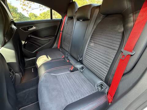 Mercedes-Benz CLA CLA45 AMG Saloon 2.0 Automatic Petrol - U10004403