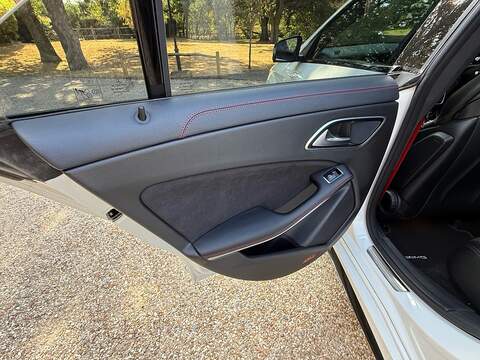 Mercedes-Benz CLA CLA45 AMG Saloon 2.0 Automatic Petrol - U10004403