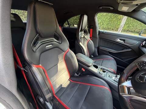 Mercedes-Benz CLA CLA45 AMG Saloon 2.0 Automatic Petrol - U10004403