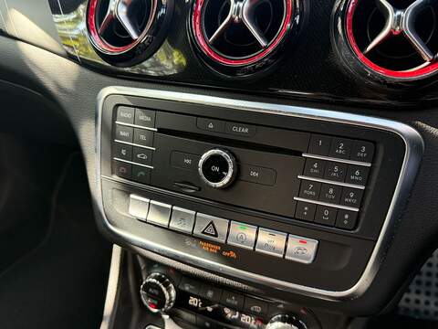 Mercedes-Benz CLA CLA45 AMG Saloon 2.0 Automatic Petrol - U10004403