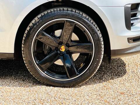 Porsche Macan Macan SUV 1 Automatic Petrol - U10004417