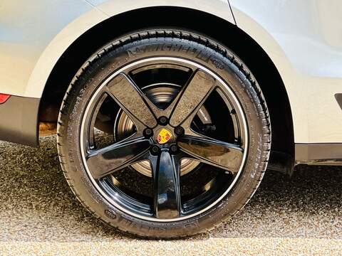 Porsche Macan Macan SUV 1 Automatic Petrol - U10004417