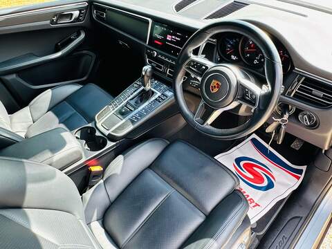 Porsche Macan Macan SUV 1 Automatic Petrol - U10004417