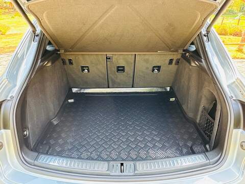 Porsche Macan Macan SUV 1 Automatic Petrol - U10004417