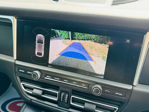 Porsche Macan Macan SUV 1 Automatic Petrol - U10004417