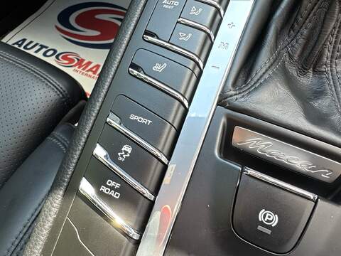 Porsche Macan Macan SUV 1 Automatic Petrol - U10004417