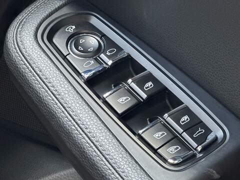 Porsche Macan Macan SUV 1 Automatic Petrol - U10004417