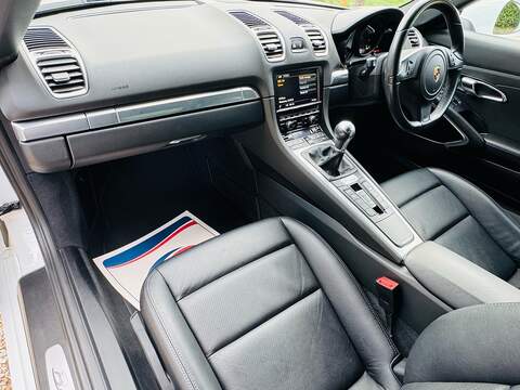 Porsche Boxster 981 Convertible 2.7 Manual Petrol - U10004419