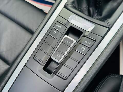 Porsche Boxster 981 Convertible 2.7 Manual Petrol - U10004419