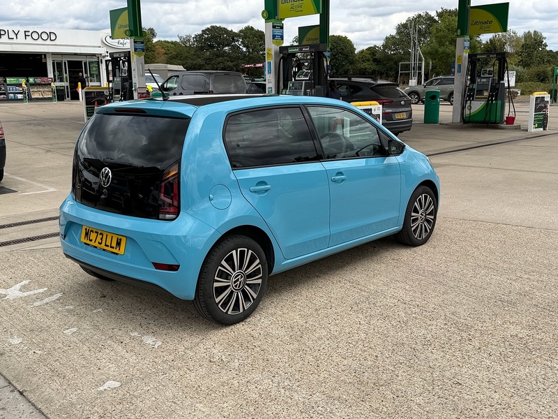 Volkswagen up! 1.0 Black Edition Hatchback 5dr Petrol Manual Euro 6 (s/s) (65 ps) - U10004421