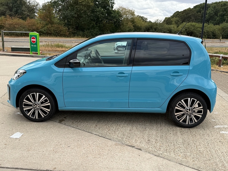 Volkswagen up! 1.0 Black Edition Hatchback 5dr Petrol Manual Euro 6 (s/s) (65 ps) - U10004421