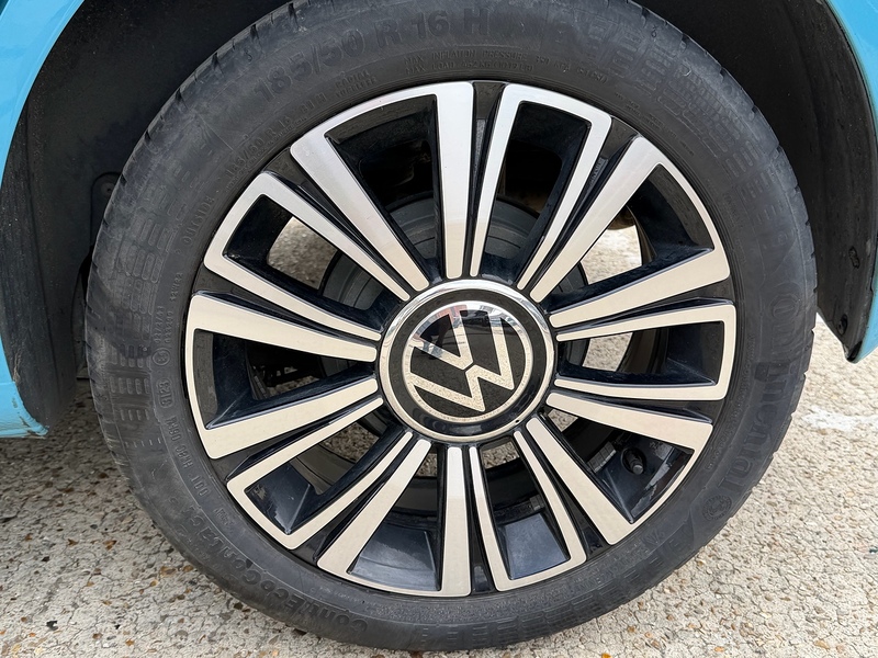 Volkswagen up! 1.0 Black Edition Hatchback 5dr Petrol Manual Euro 6 (s/s) (65 ps) - U10004421