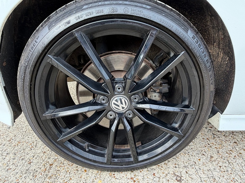 Volkswagen Golf 2.0 TSI BlueMotion Tech R Hatchback 5dr Petrol Manual 4Motion Euro 6 (s/s) (300 ps) - U10004428