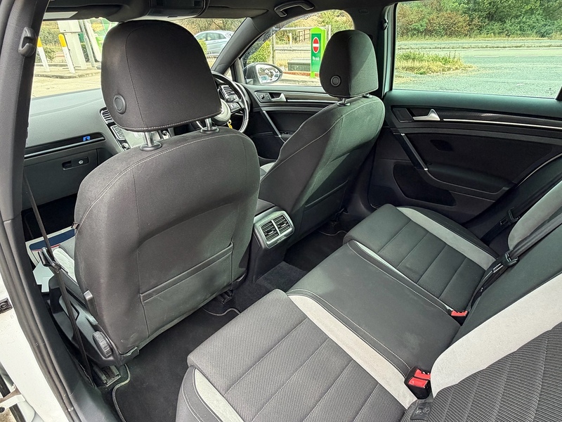 Volkswagen Golf 2.0 TSI BlueMotion Tech R Hatchback 5dr Petrol Manual 4Motion Euro 6 (s/s) (300 ps) - U10004428