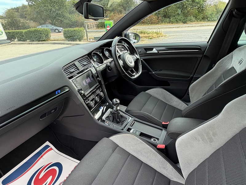 Volkswagen Golf 2.0 TSI BlueMotion Tech R Hatchback 5dr Petrol Manual 4Motion Euro 6 (s/s) (300 ps) - U10004428
