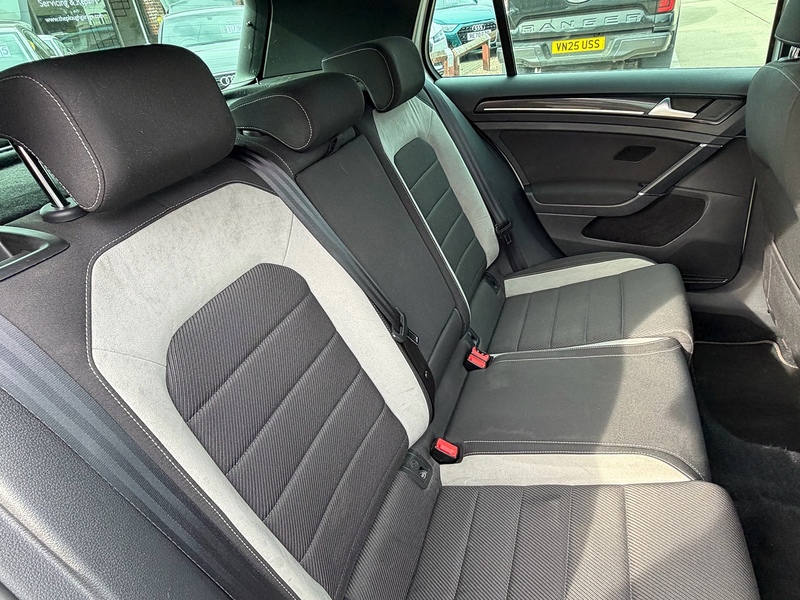 Volkswagen Golf 2.0 TSI BlueMotion Tech R Hatchback 5dr Petrol Manual 4Motion Euro 6 (s/s) (300 ps) - U10004428