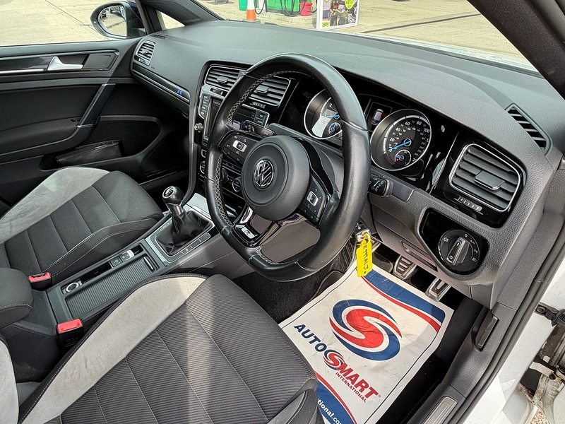 Volkswagen Golf 2.0 TSI BlueMotion Tech R Hatchback 5dr Petrol Manual 4Motion Euro 6 (s/s) (300 ps) - U10004428