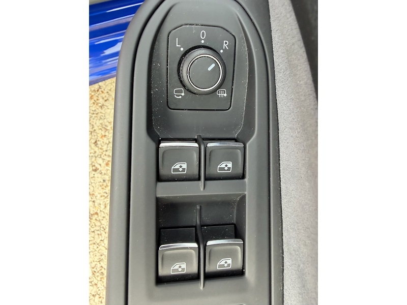 Volkswagen Golf 2.0 TSI R Hatchback 5dr Petrol DSG 4Motion Euro 6 (s/s) (320 ps) - U10004433
