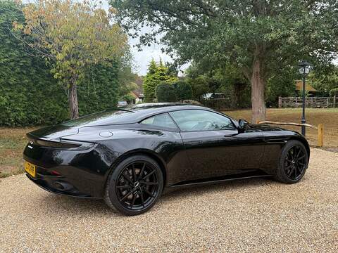 Aston Martin DB11 4.0 V8 Coupe 2dr Petrol Auto Euro 6 (s/s) (510 ps) - U10004434
