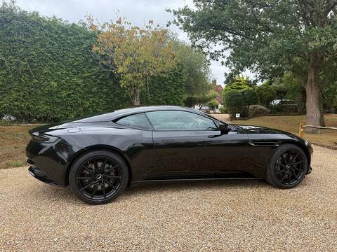 Aston Martin DB11 4.0 V8 Coupe 2dr Petrol Auto Euro 6 (s/s) (510 ps) - U10004434