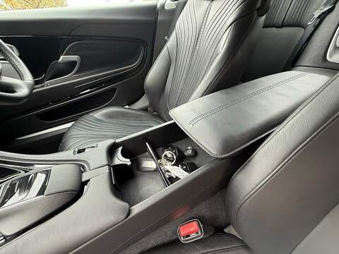 Aston Martin DB11 4.0 V8 Coupe 2dr Petrol Auto Euro 6 (s/s) (510 ps) - U10004434