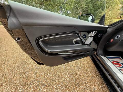 Aston Martin DB11 4.0 V8 Coupe 2dr Petrol Auto Euro 6 (s/s) (510 ps) - U10004434