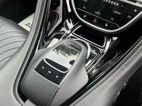 Aston Martin DB11 4.0 V8 Coupe 2dr Petrol Auto Euro 6 (s/s) (510 ps) - U10004434