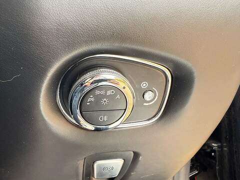 Aston Martin DB11 4.0 V8 Coupe 2dr Petrol Auto Euro 6 (s/s) (510 ps) - U10004434