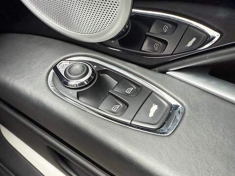 Aston Martin DB11 4.0 V8 Coupe 2dr Petrol Auto Euro 6 (s/s) (510 ps) - U10004434