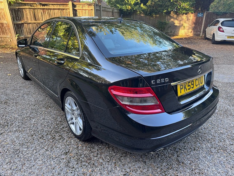 Mercedes-Benz C Class 2.1 C220 CDI BlueEfficiency Sport Saloon 4dr Diesel Auto Euro 5 (170 ps) - U10004481