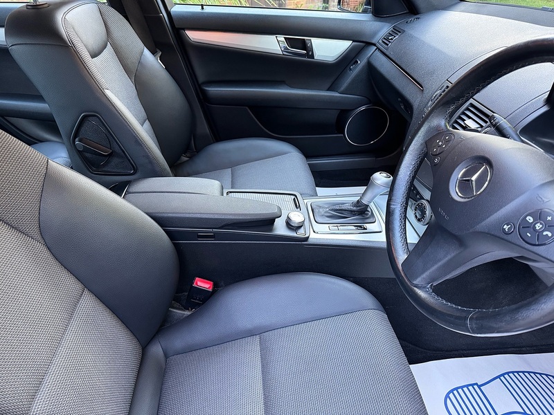 Mercedes-Benz C Class 2.1 C220 CDI BlueEfficiency Sport Saloon 4dr Diesel Auto Euro 5 (170 ps) - U10004481