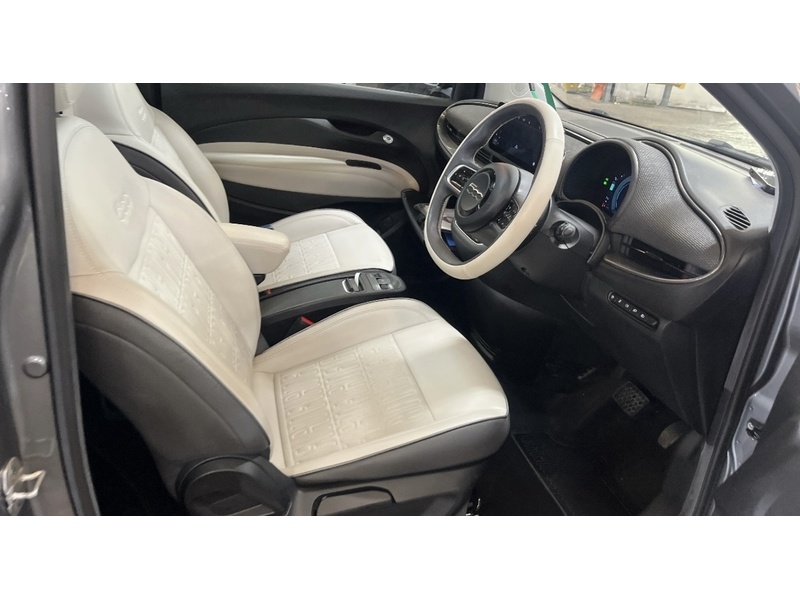 Fiat 500e 42kWh La Prima Hatchback 3dr Electric Auto (118 ps) - U10004484