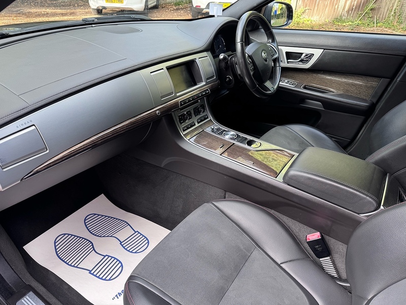Jaguar XF 2.2d R-Sport Sportbrake Auto Euro 5 (s/s) 5dr - U10004485