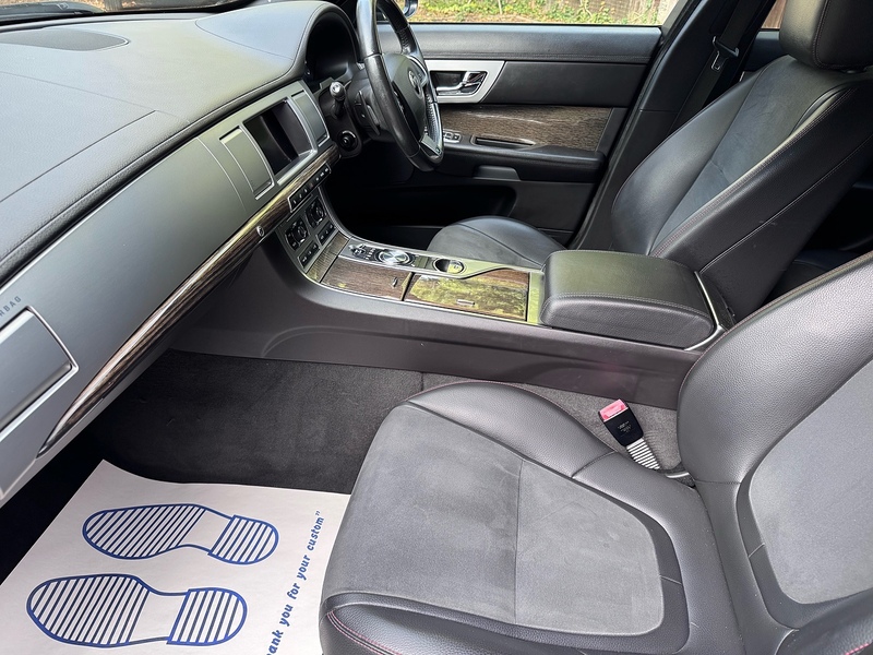 Jaguar XF 2.2d R-Sport Sportbrake Auto Euro 5 (s/s) 5dr - U10004485