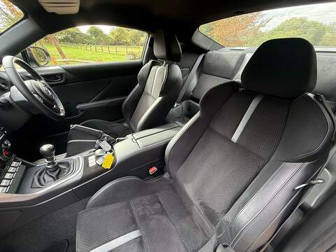 Toyota GR86 2.4 Boxer D-4S Coupe 2dr Petrol Manual Euro 6 (234 ps) - U10004487