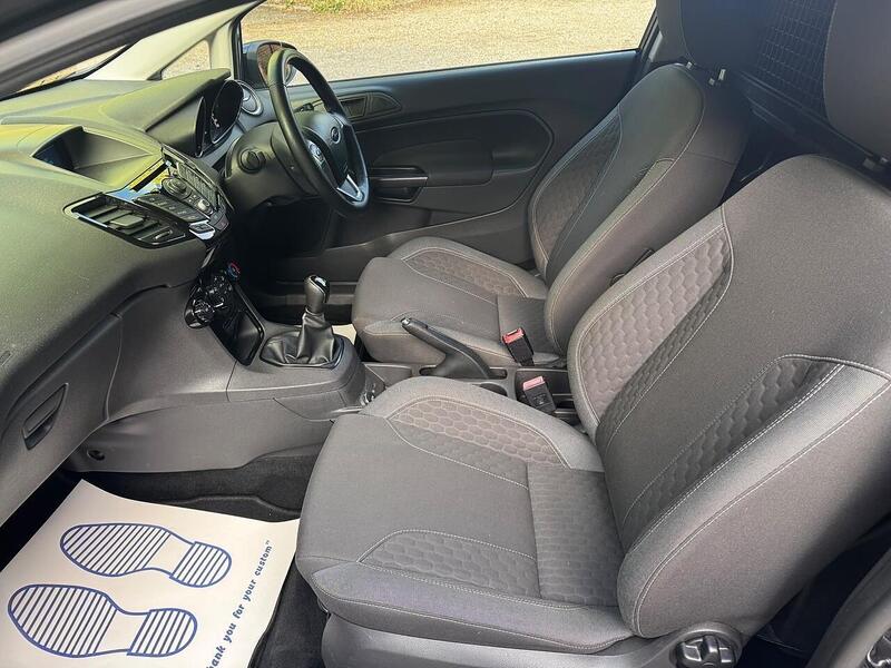 Ford Fiesta Van 1.6 TDCi Sport Panel Van 3dr Diesel Manual (94 bhp) - U10004502